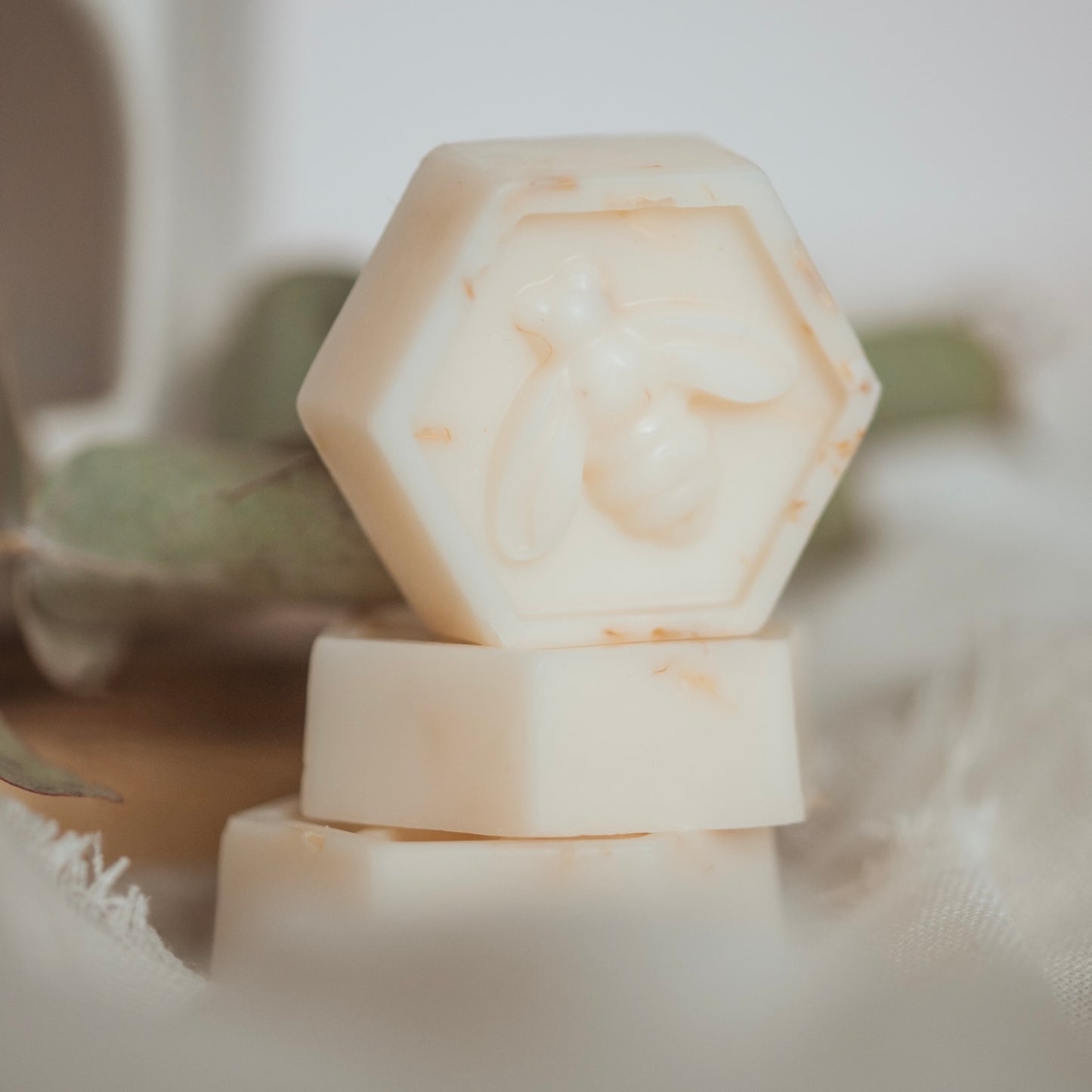 Fresh Linen & Hibiscus